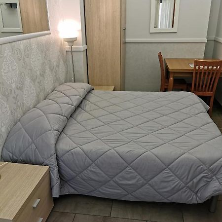 רומא Bed And Breakfast Piramide מראה חיצוני תמונה