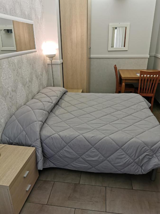 רומא Bed And Breakfast Piramide מראה חיצוני תמונה